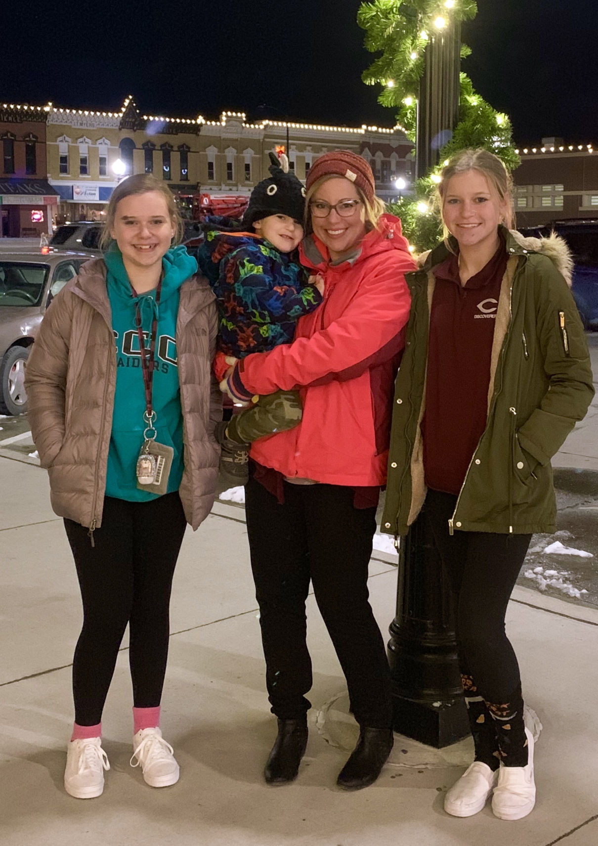 Kasha Iwan, Rhonan Whitney, Carly Whitney, and Brooklyn Ederington.jpg
